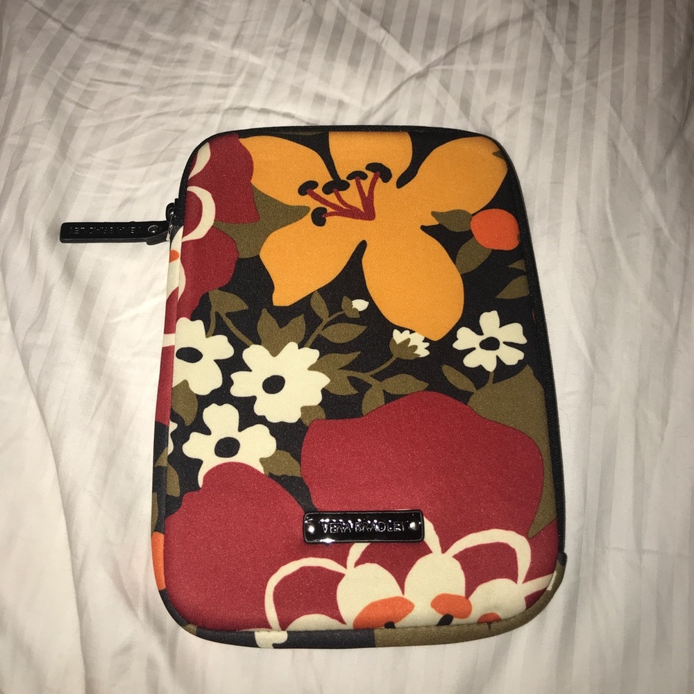 VERA BRADLEY TABLET CASE ‼️